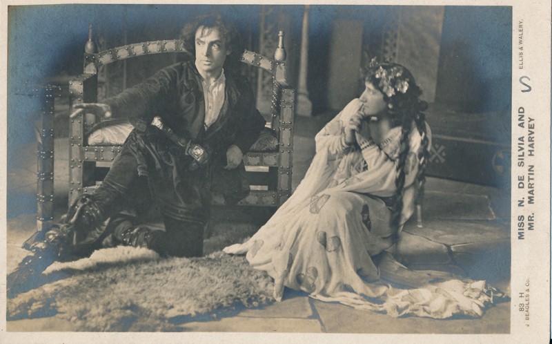 Martin Harvey as Hamlet and Nina de Silva as Ophelia in "Hamlet"